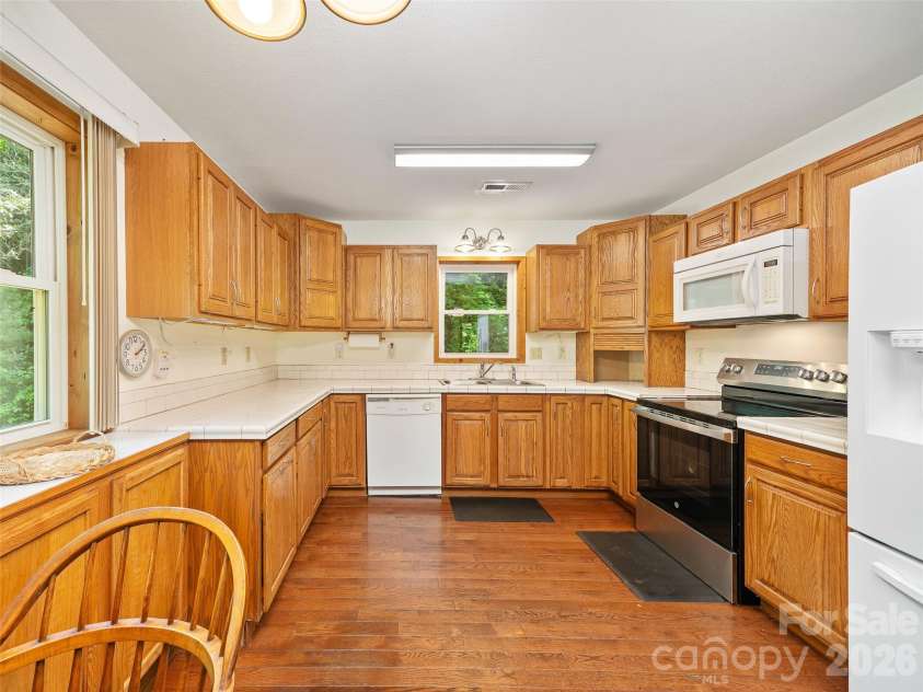 142 Wildflower Road, Spruce Pine, NC 28777.  MLS# CAR4384771, YatesRealty ID 26353. Kitchen