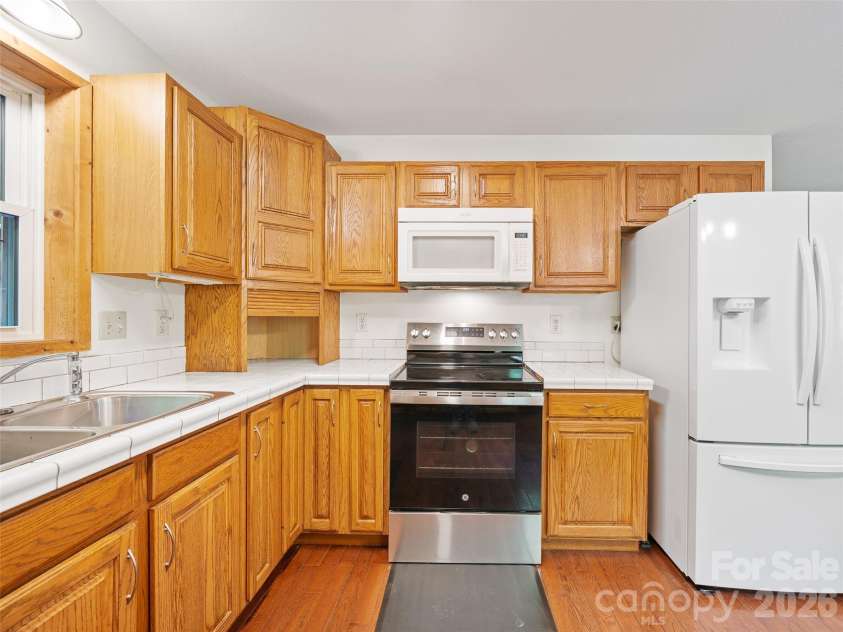 142 Wildflower Road, Spruce Pine, NC 28777.  MLS# CAR4384771, YatesRealty ID 26353. Kitchen