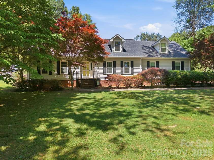 502 Camelot Drive, Salisbury, NC 28144.  MLS# CAR4381924, YatesRealty ID 26354. 