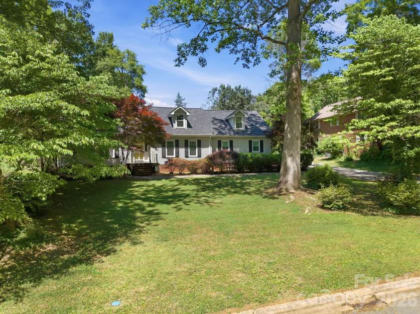 502 Camelot Drive, Salisbury, NC 28144.  MLS# CAR4381924, YatesRealty ID 26354. 