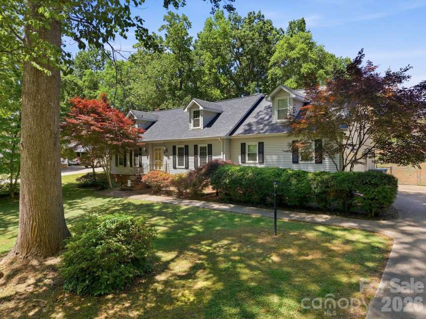 502 Camelot Drive, Salisbury, NC 28144.  MLS# CAR4381924, YatesRealty ID 26354. 