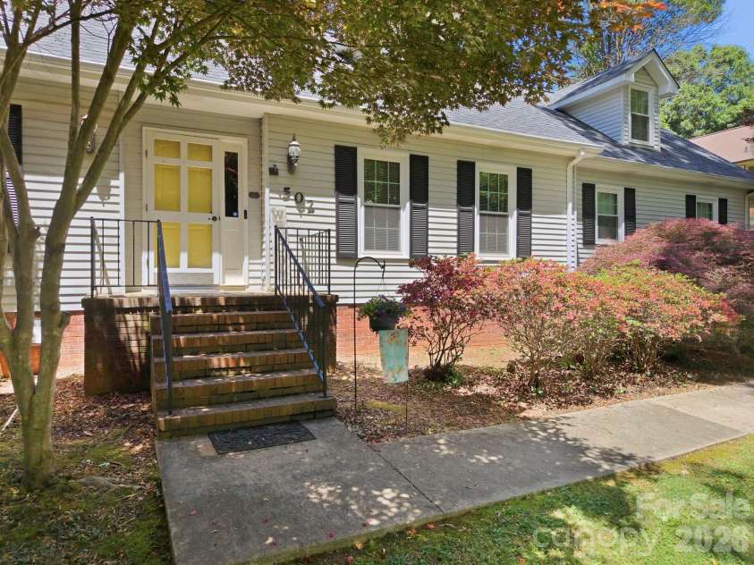 502 Camelot Drive, Salisbury, NC 28144.  MLS# CAR4381924, YatesRealty ID 26354. 