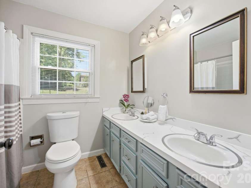 502 Camelot Drive, Salisbury, NC 28144.  MLS# CAR4381924, YatesRealty ID 26354. 