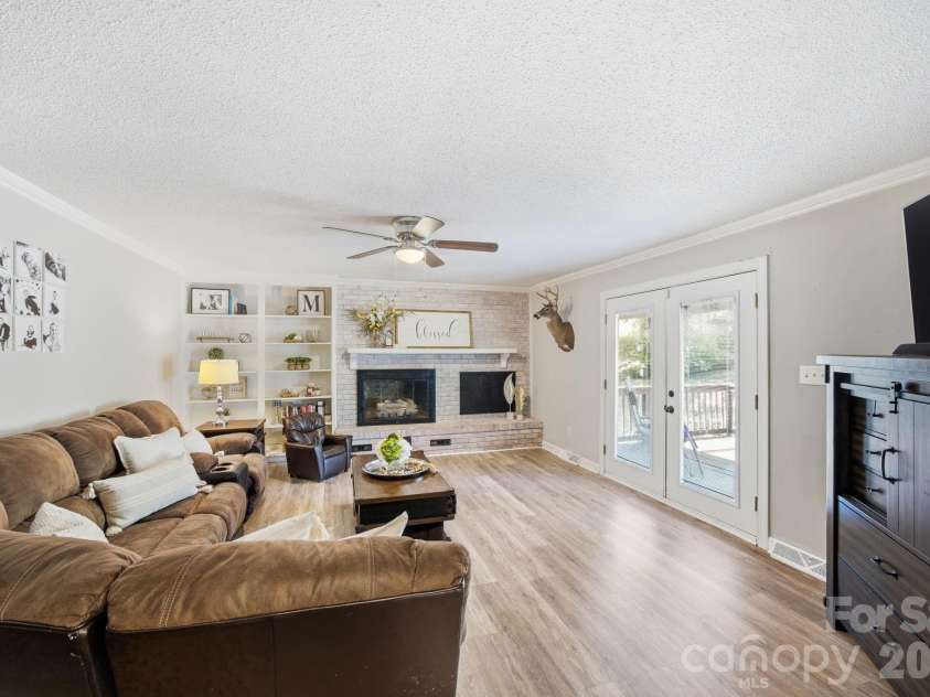 502 Camelot Drive, Salisbury, NC 28144.  MLS# CAR4381924, YatesRealty ID 26354. 