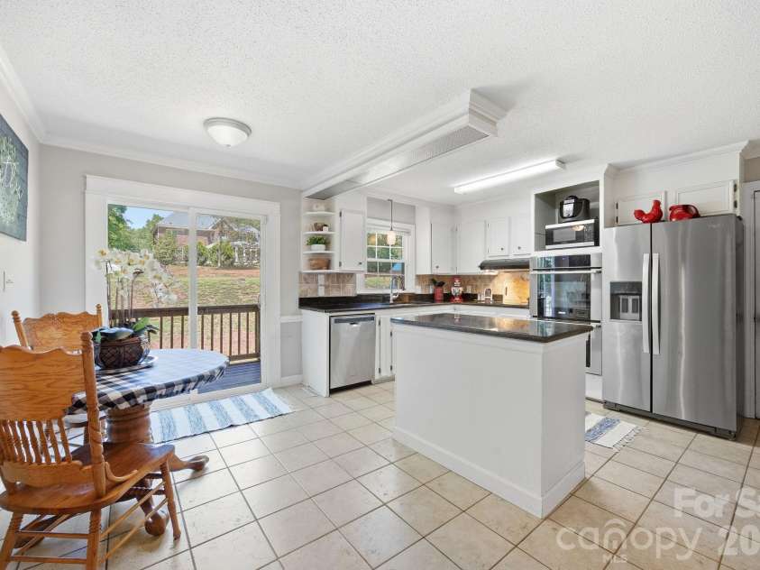 502 Camelot Drive, Salisbury, NC 28144.  MLS# CAR4381924, YatesRealty ID 26354. 