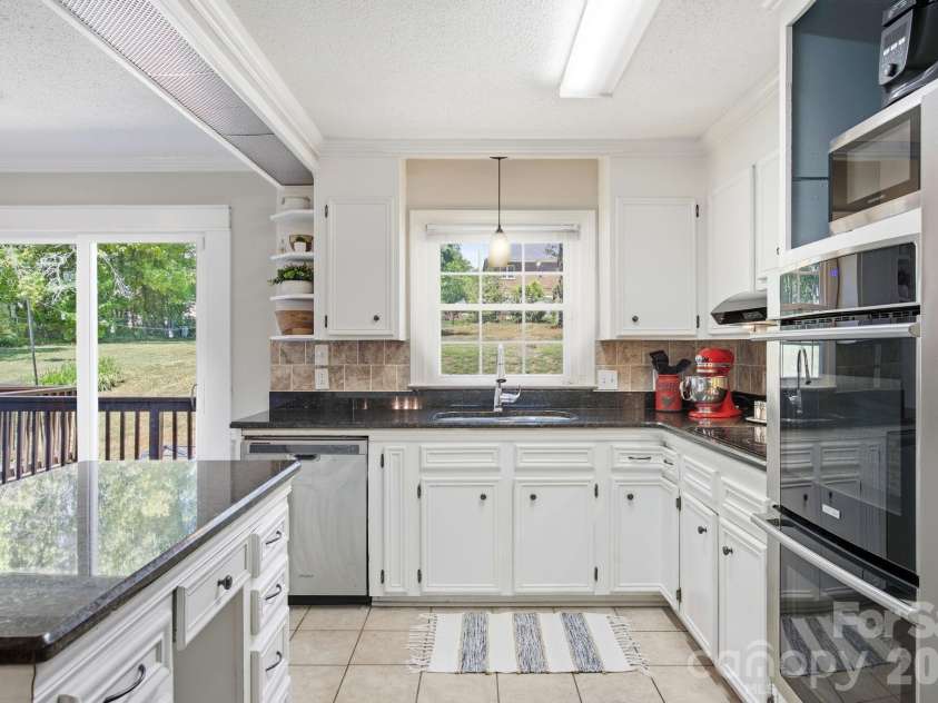 502 Camelot Drive, Salisbury, NC 28144.  MLS# CAR4381924, YatesRealty ID 26354. 