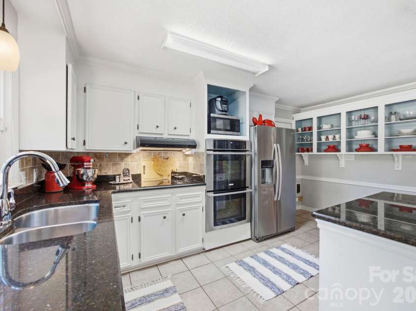 502 Camelot Drive, Salisbury, NC 28144.  MLS# CAR4381924, YatesRealty ID 26354. 