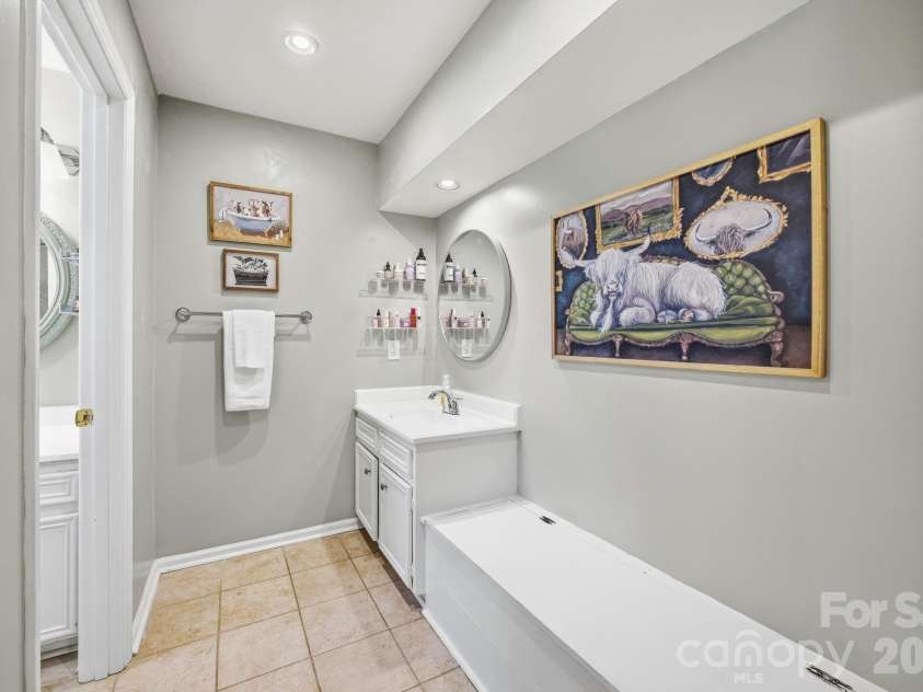 502 Camelot Drive, Salisbury, NC 28144.  MLS# CAR4381924, YatesRealty ID 26354. 
