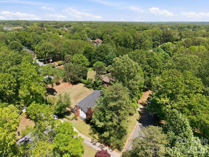 502 Camelot Drive, Salisbury, NC 28144.  MLS# CAR4381924, YatesRealty ID 26354. 