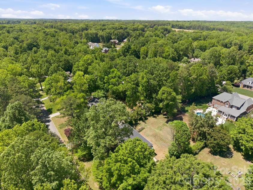 502 Camelot Drive, Salisbury, NC 28144.  MLS# CAR4381924, YatesRealty ID 26354. 