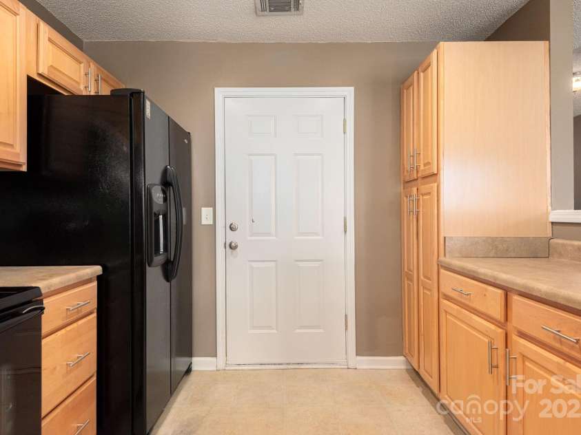 10613 Prairie Ridge Lane, Charlotte, NC 28213.  MLS# CAR4276111, YatesRealty ID 26355. 