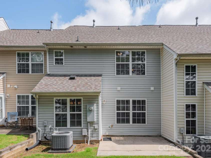 10613 Prairie Ridge Lane, Charlotte, NC 28213.  MLS# CAR4276111, YatesRealty ID 26355. 