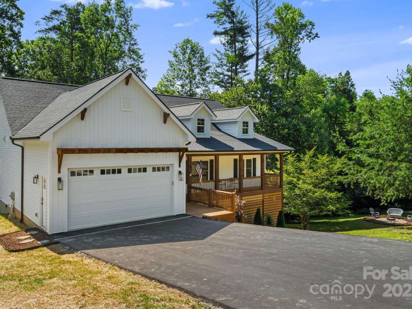 96 Sunset Ridge Drive, Etowah, NC 28729.  MLS# CAR4269539, YatesRealty ID 26356. 