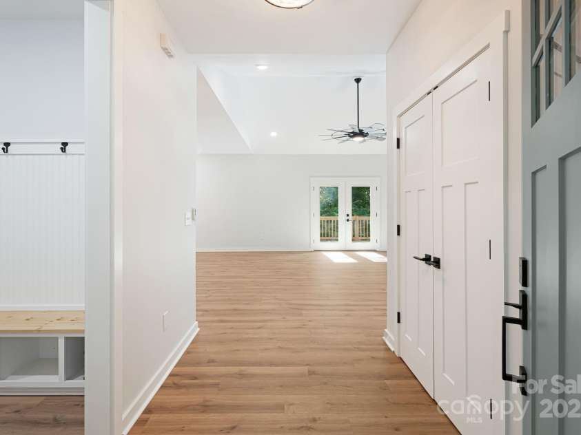 96 Sunset Ridge Drive, Etowah, NC 28729.  MLS# CAR4269539, YatesRealty ID 26356. 