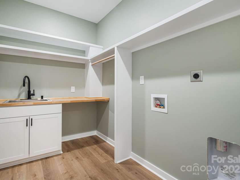 96 Sunset Ridge Drive, Etowah, NC 28729.  MLS# CAR4269539, YatesRealty ID 26356. 
