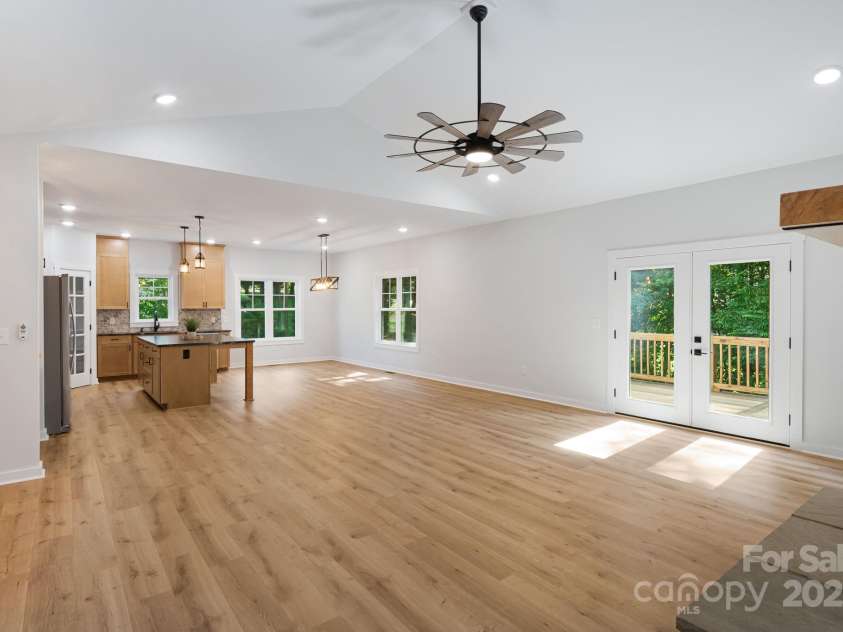 96 Sunset Ridge Drive, Etowah, NC 28729.  MLS# CAR4269539, YatesRealty ID 26356. 