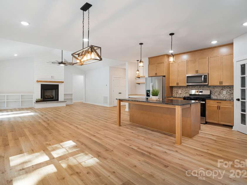 96 Sunset Ridge Drive, Etowah, NC 28729.  MLS# CAR4269539, YatesRealty ID 26356. 