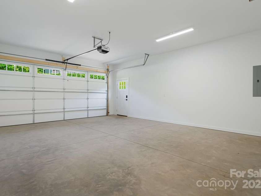 96 Sunset Ridge Drive, Etowah, NC 28729.  MLS# CAR4269539, YatesRealty ID 26356. 