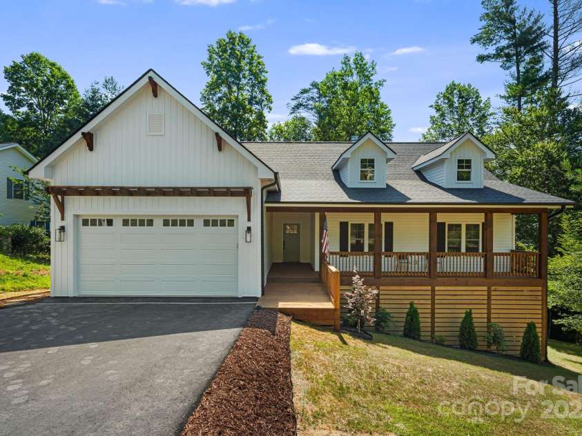 96 Sunset Ridge Drive, Etowah, NC 28729.  MLS# CAR4269539, YatesRealty ID 26356. 