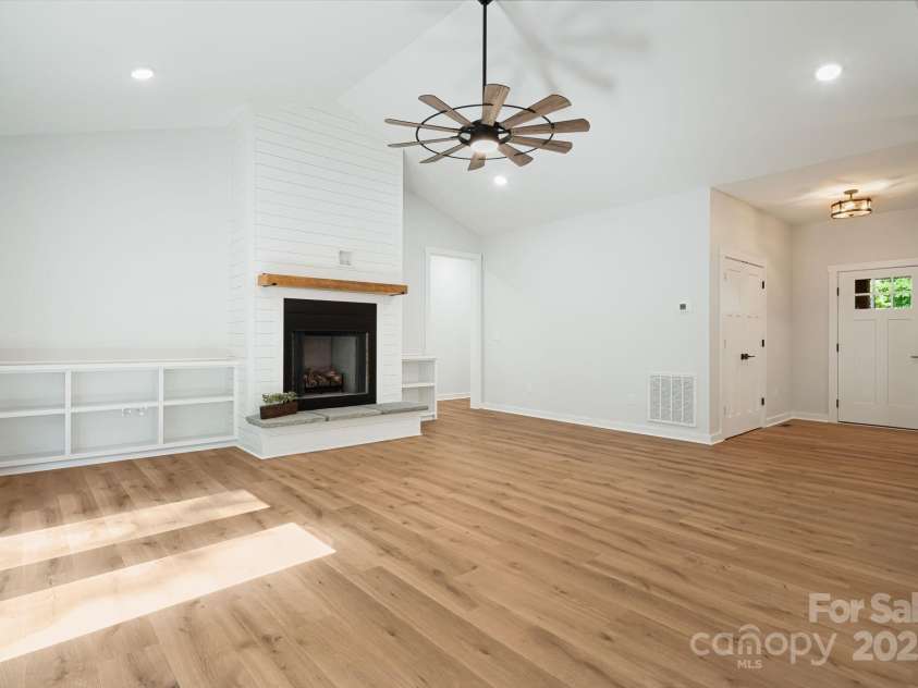 96 Sunset Ridge Drive, Etowah, NC 28729.  MLS# CAR4269539, YatesRealty ID 26356. 