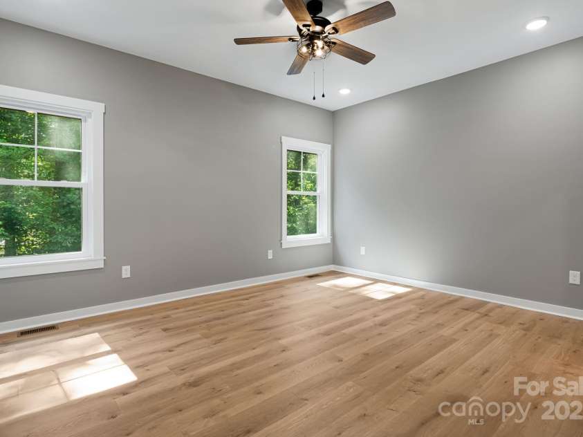 96 Sunset Ridge Drive, Etowah, NC 28729.  MLS# CAR4269539, YatesRealty ID 26356. 