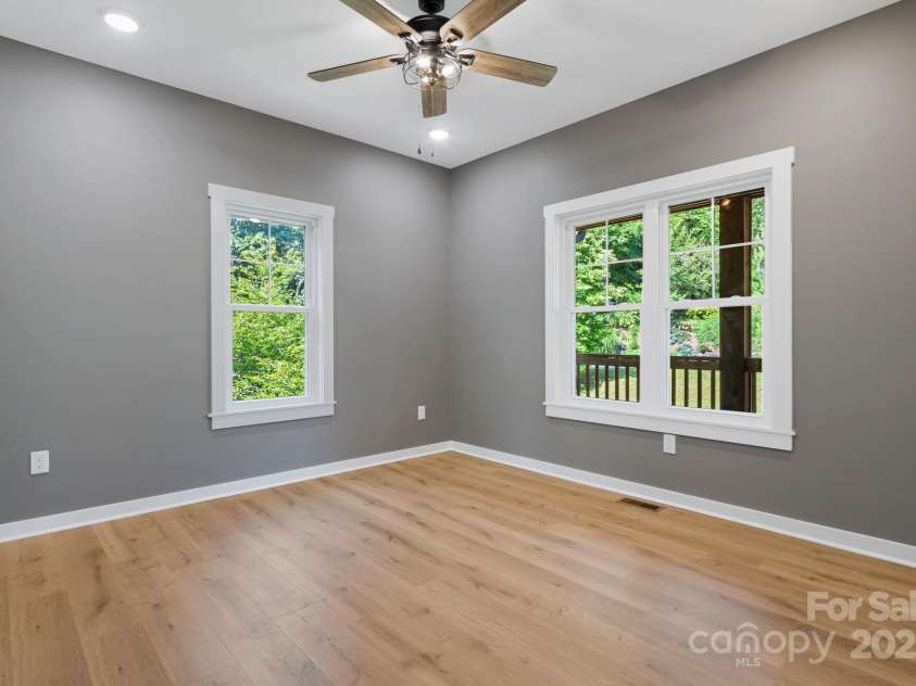 96 Sunset Ridge Drive, Etowah, NC 28729.  MLS# CAR4269539, YatesRealty ID 26356. 