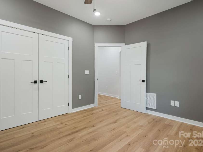 96 Sunset Ridge Drive, Etowah, NC 28729.  MLS# CAR4269539, YatesRealty ID 26356. 