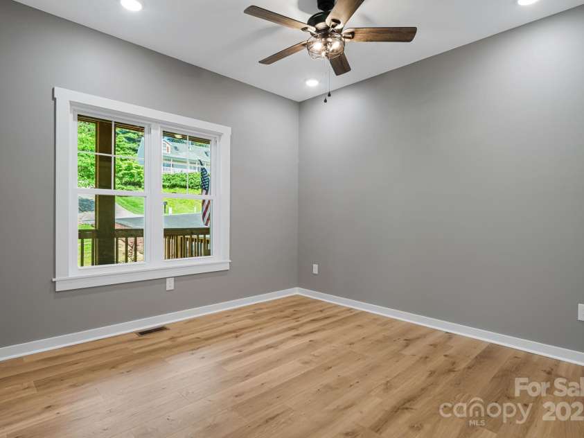 96 Sunset Ridge Drive, Etowah, NC 28729.  MLS# CAR4269539, YatesRealty ID 26356. 