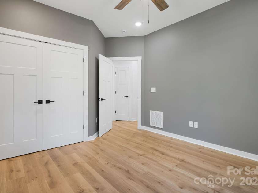 96 Sunset Ridge Drive, Etowah, NC 28729.  MLS# CAR4269539, YatesRealty ID 26356. 