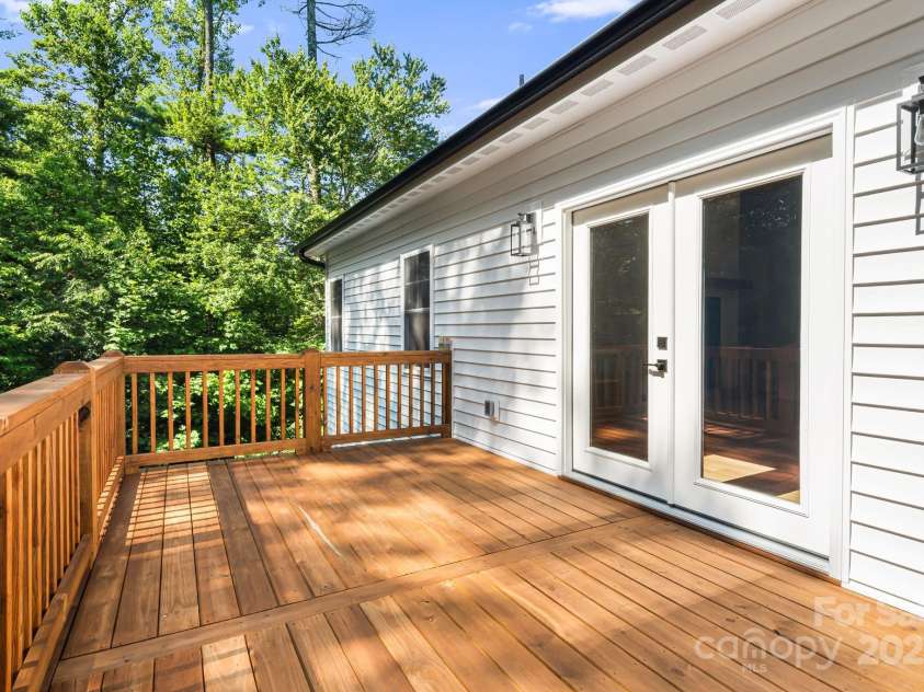 96 Sunset Ridge Drive, Etowah, NC 28729.  MLS# CAR4269539, YatesRealty ID 26356. 