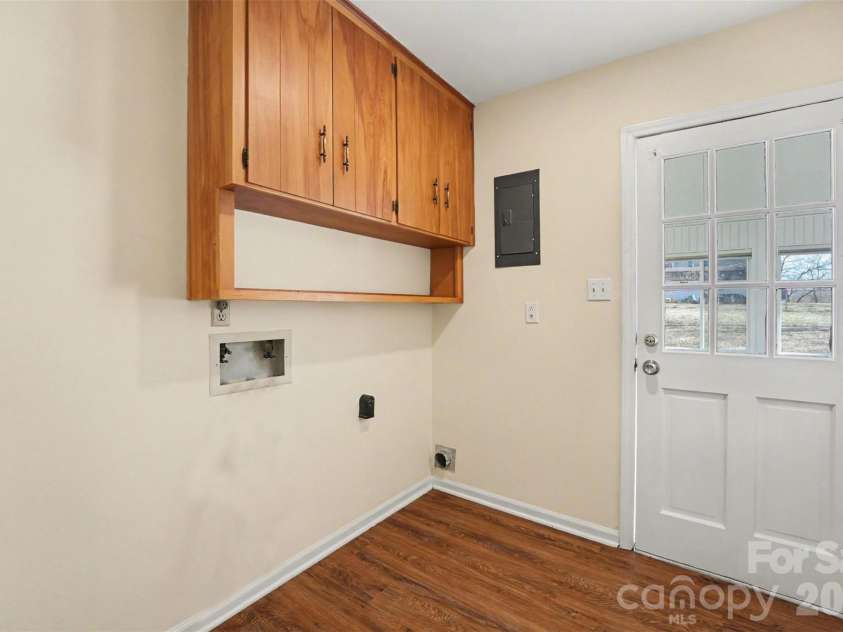 1140 Fieldstone Road, Mooresville, NC 28115.  MLS# CAR4347324, YatesRealty ID 26357. Laundry