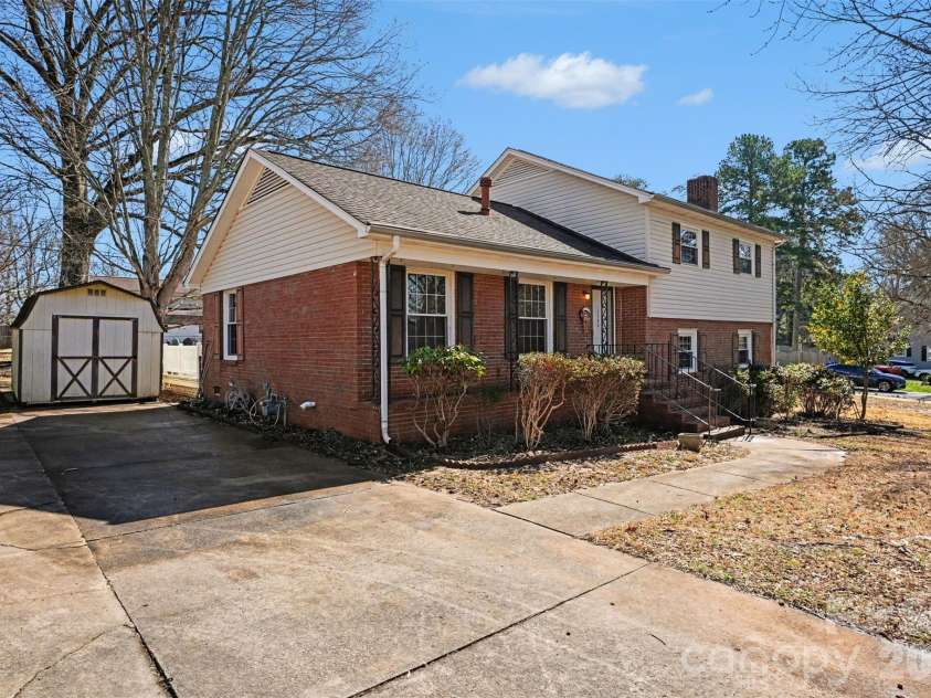 1140 Fieldstone Road, Mooresville, NC 28115.  MLS# CAR4347324, YatesRealty ID 26357. Side View