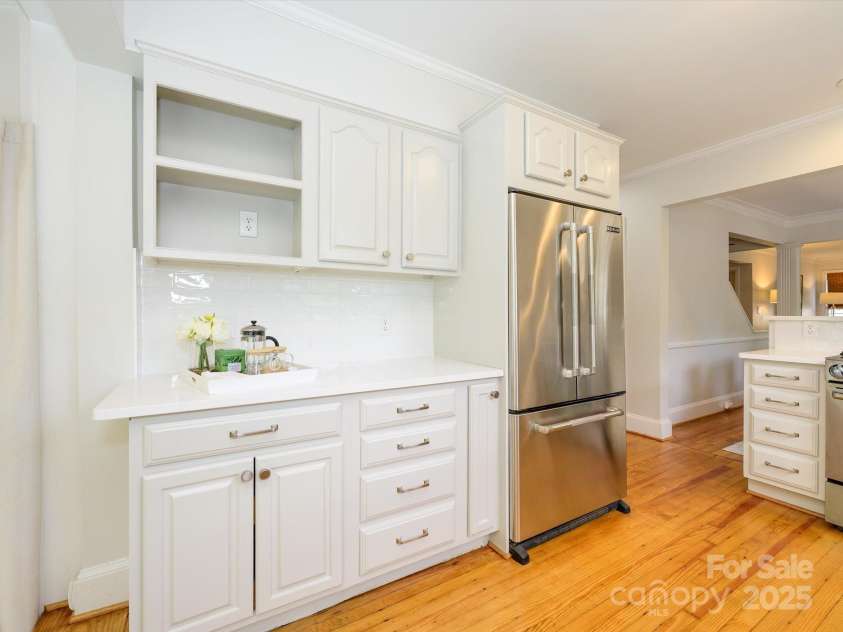1596 Clayton Drive, Charlotte, NC 28203.  MLS# CAR4248323, YatesRealty ID 26357. 