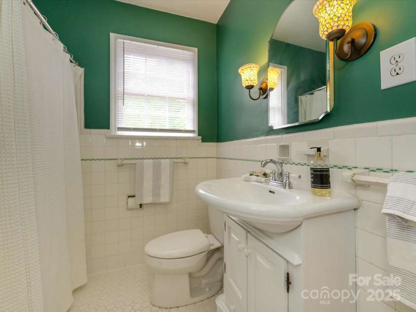 1596 Clayton Drive, Charlotte, NC 28203.  MLS# CAR4248323, YatesRealty ID 26357. 
