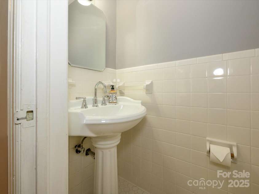 1596 Clayton Drive, Charlotte, NC 28203.  MLS# CAR4248323, YatesRealty ID 26357. 