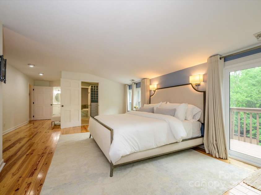 1596 Clayton Drive, Charlotte, NC 28203.  MLS# CAR4248323, YatesRealty ID 26357. 