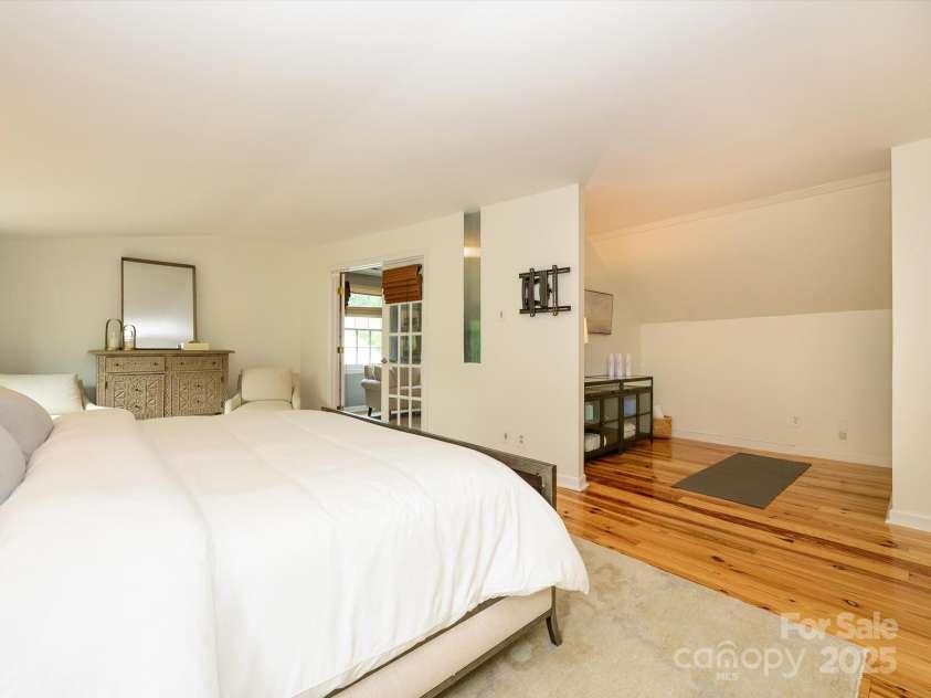 1596 Clayton Drive, Charlotte, NC 28203.  MLS# CAR4248323, YatesRealty ID 26357. 