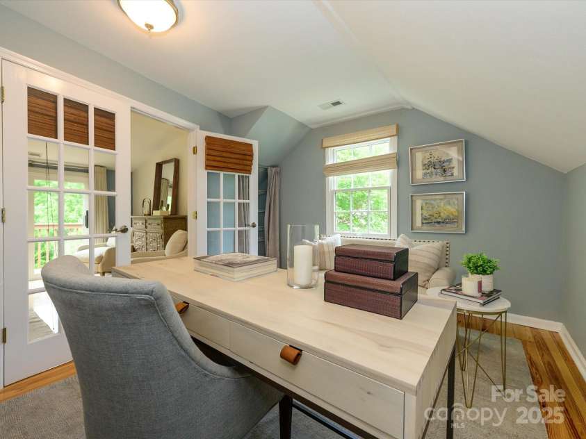 1596 Clayton Drive, Charlotte, NC 28203.  MLS# CAR4248323, YatesRealty ID 26357. 