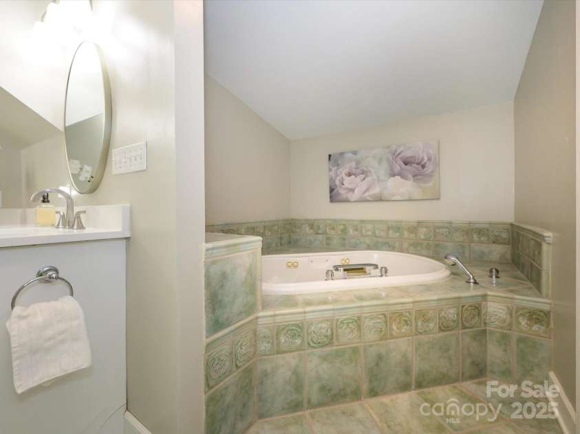 1596 Clayton Drive, Charlotte, NC 28203.  MLS# CAR4248323, YatesRealty ID 26357. 