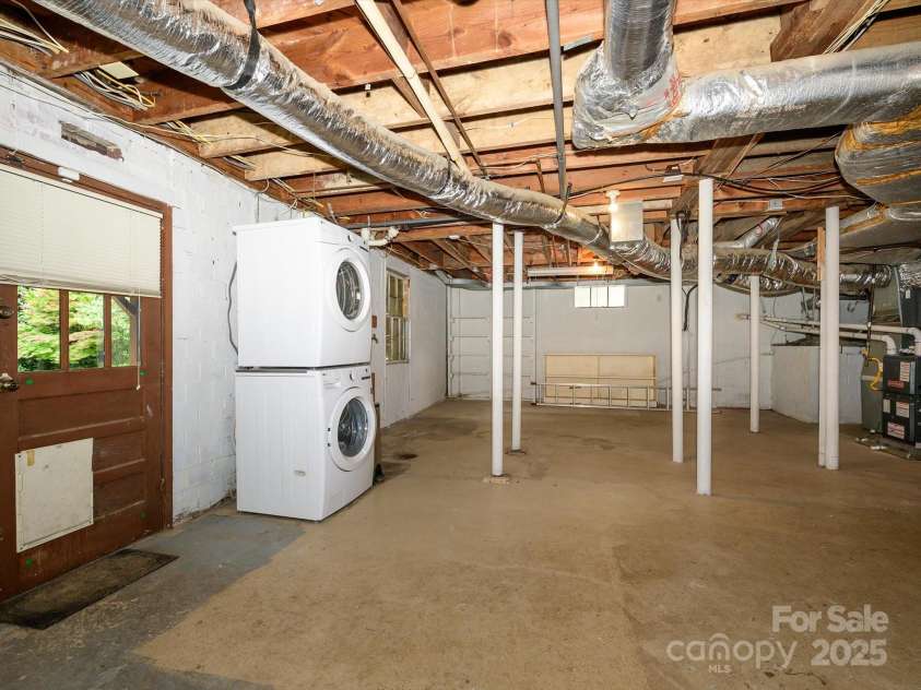 1596 Clayton Drive, Charlotte, NC 28203.  MLS# CAR4248323, YatesRealty ID 26357. 