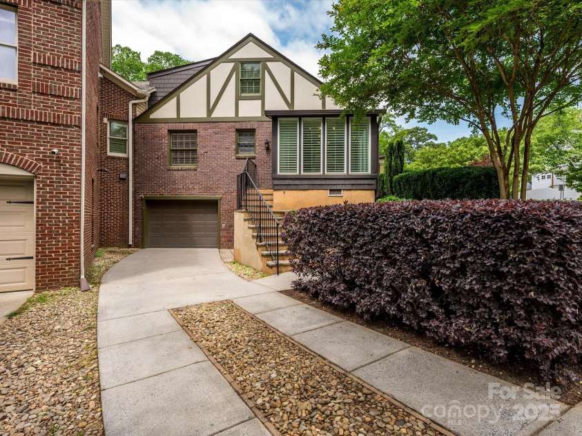 1596 Clayton Drive, Charlotte, NC 28203.  MLS# CAR4248323, YatesRealty ID 26357. 