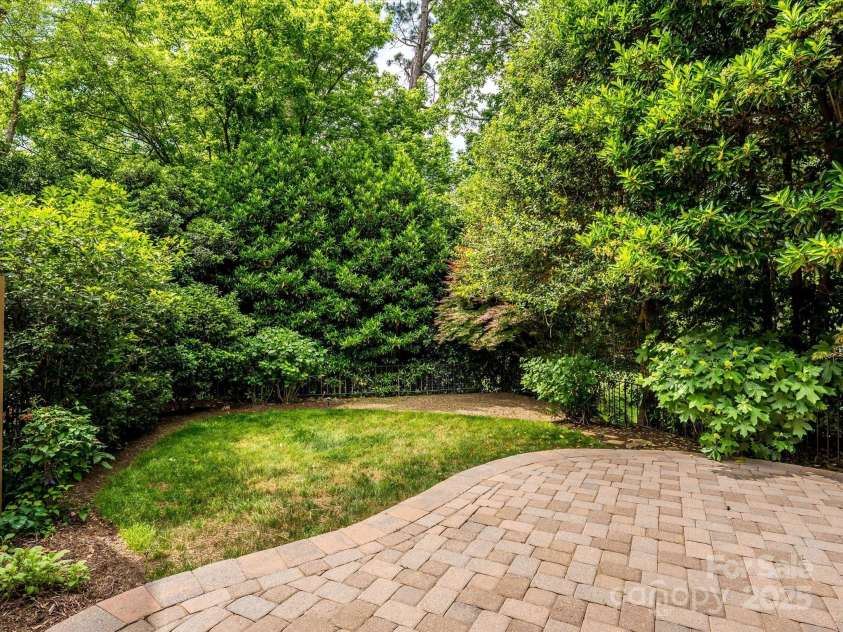 1596 Clayton Drive, Charlotte, NC 28203.  MLS# CAR4248323, YatesRealty ID 26357. 