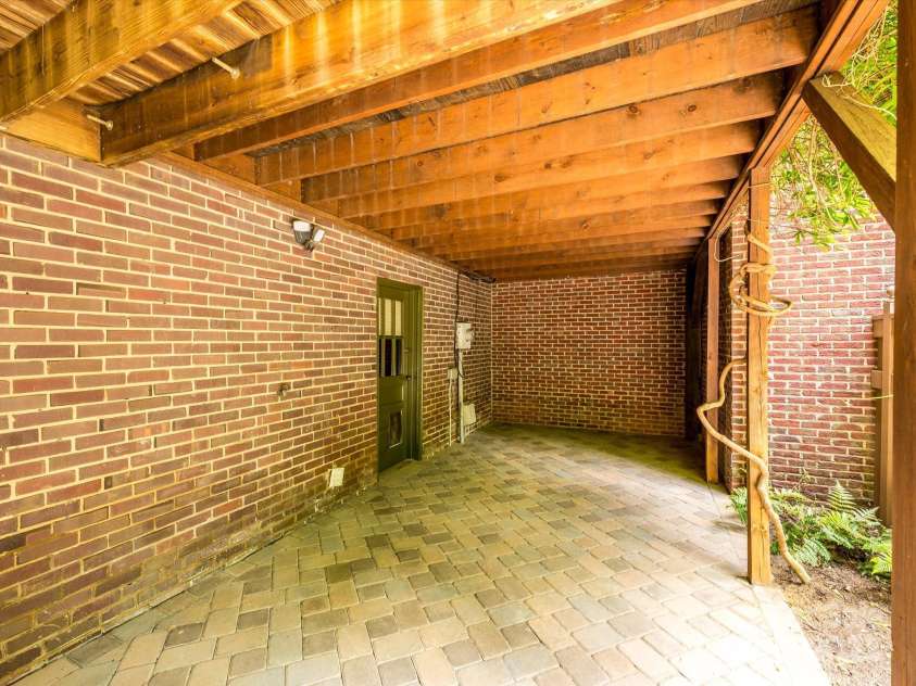 1596 Clayton Drive, Charlotte, NC 28203.  MLS# CAR4248323, YatesRealty ID 26357. 