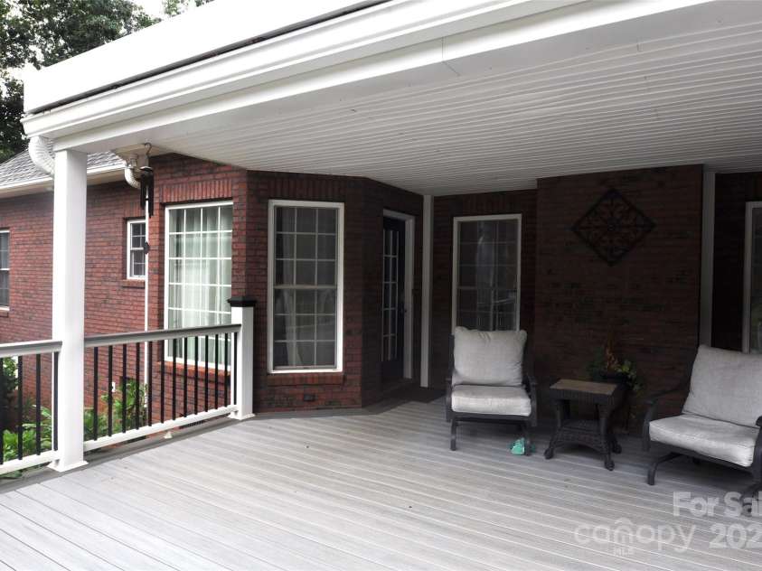 2937 Lakeshore Drive, Chester, SC 29706.  MLS# CAR4276976, YatesRealty ID 26358. 