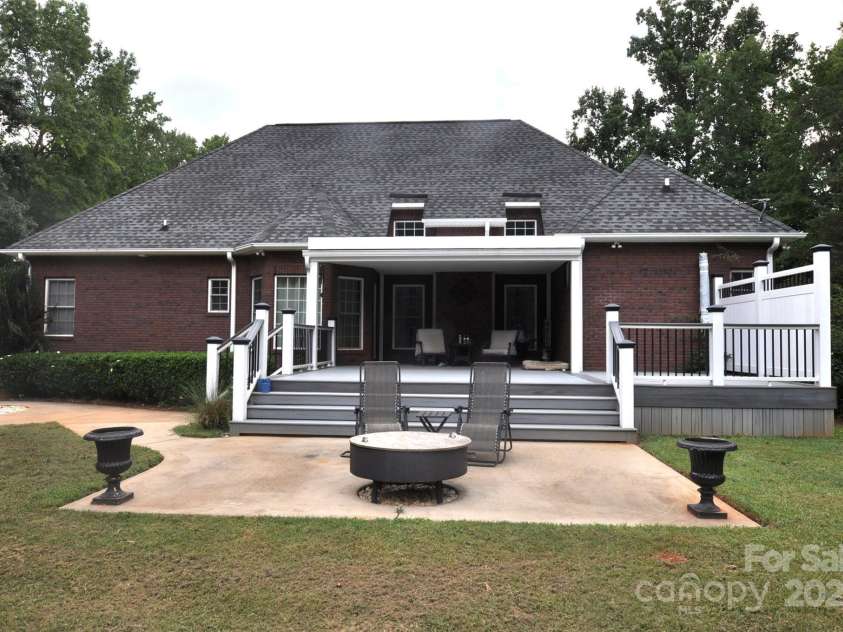 2937 Lakeshore Drive, Chester, SC 29706.  MLS# CAR4276976, YatesRealty ID 26358. 