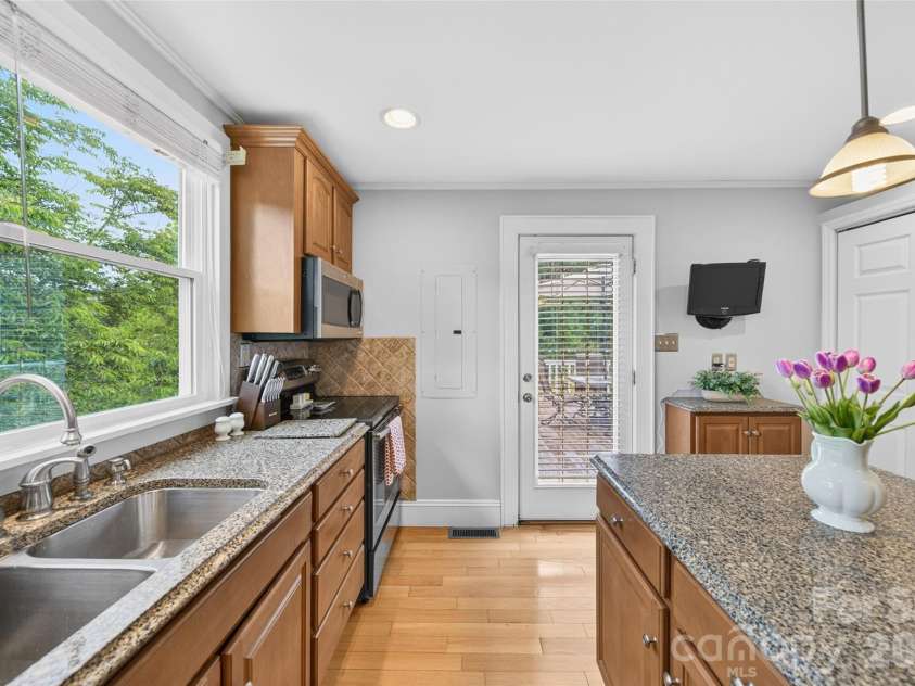 6560 Sherrills Ford Road, Catawba, NC 28609.  MLS# CAR4374580, YatesRealty ID 26358. 