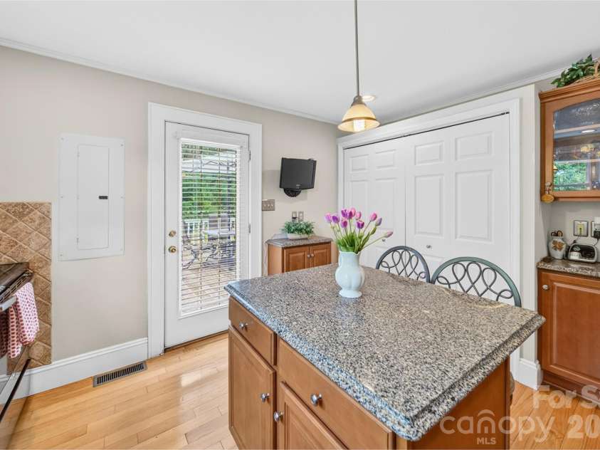 6560 Sherrills Ford Road, Catawba, NC 28609.  MLS# CAR4374580, YatesRealty ID 26358. 