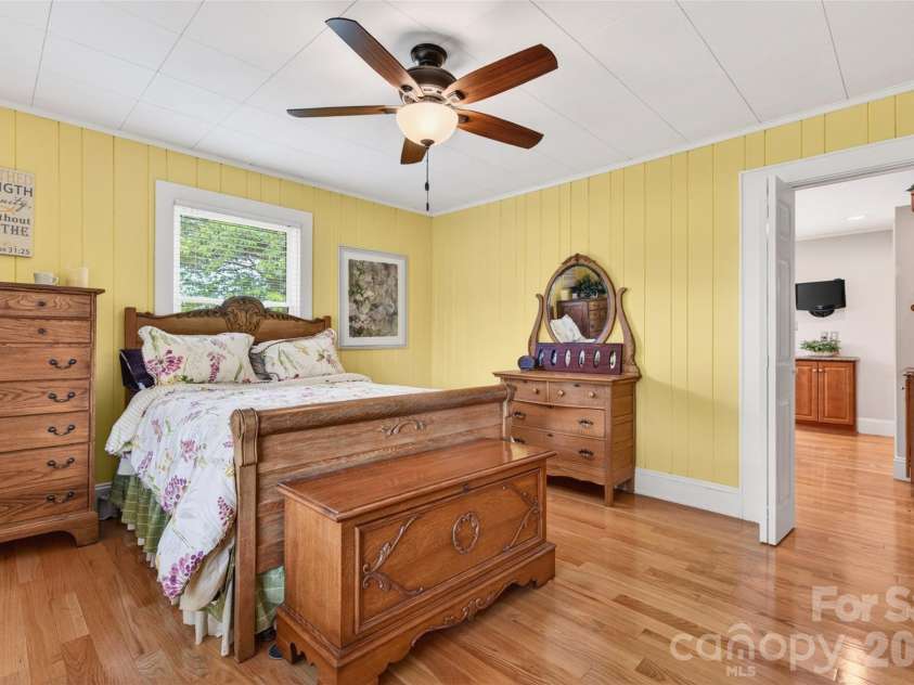 6560 Sherrills Ford Road, Catawba, NC 28609.  MLS# CAR4374580, YatesRealty ID 26358. 