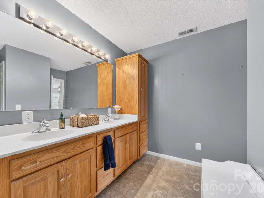 6560 Sherrills Ford Road, Catawba, NC 28609.  MLS# CAR4374580, YatesRealty ID 26358. 