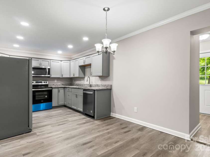 2376 US 321 Highway, Newton, NC 28658.  MLS# CAR4256416, YatesRealty ID 26359. 